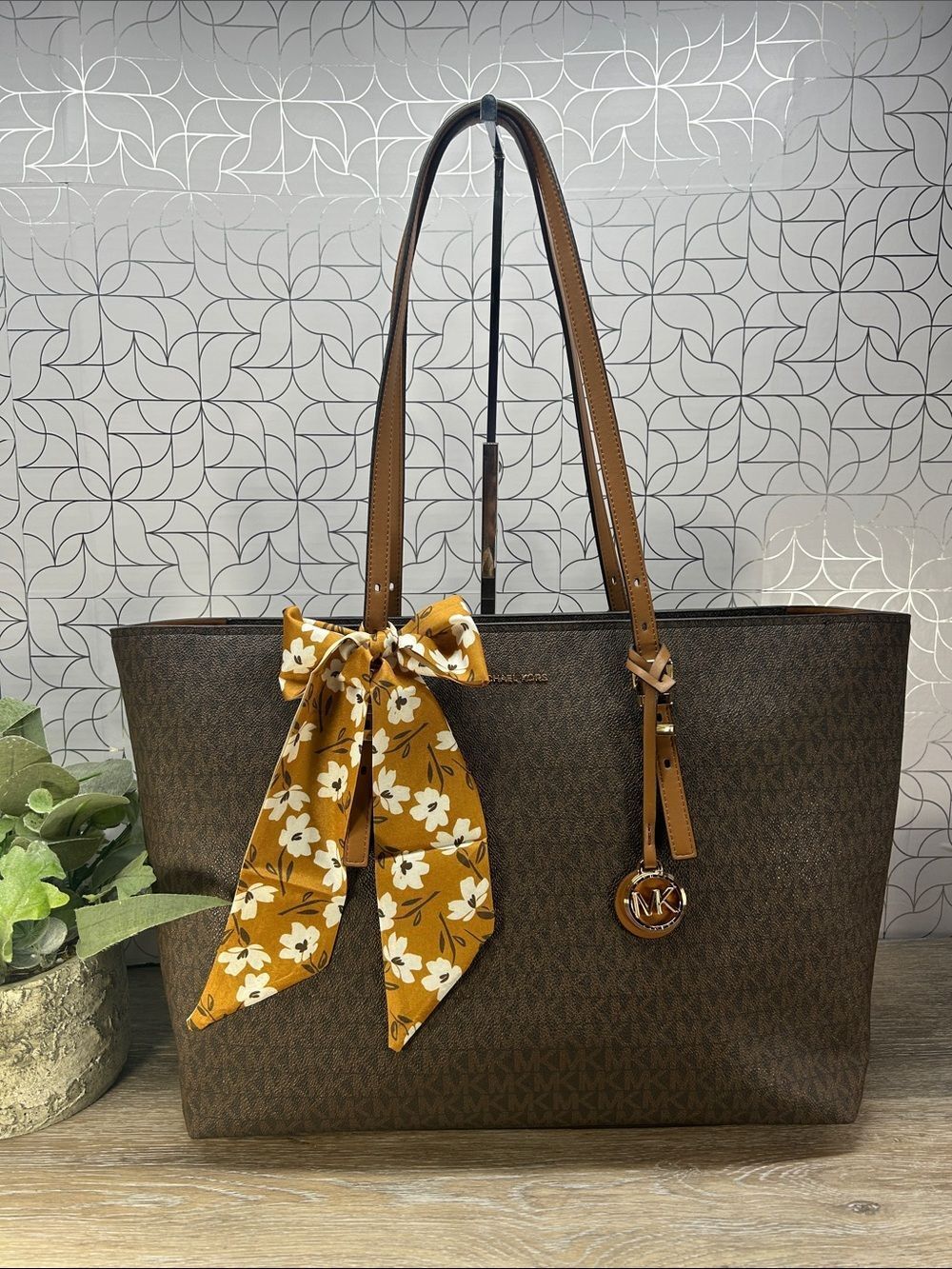 6403 NWOT Michael Kors Zadie signature large tote bag 269306403